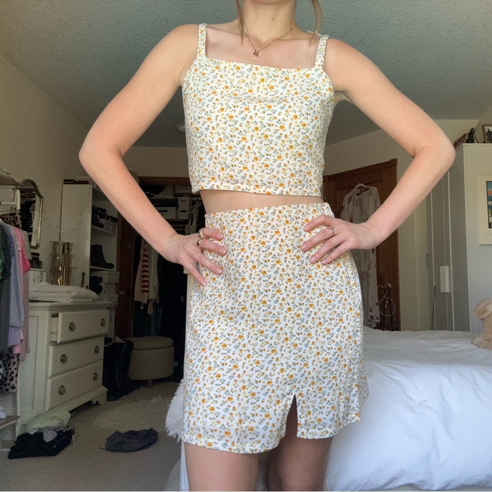 hollister yellow and white floral mini skirt crop top set